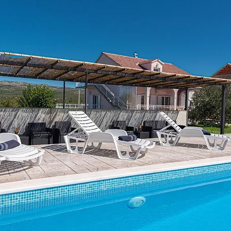 In With Outdoor Swimming Pool Ferienhaus Sedramic