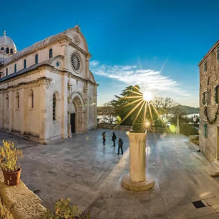 In With Outdoor Swimming Pool *