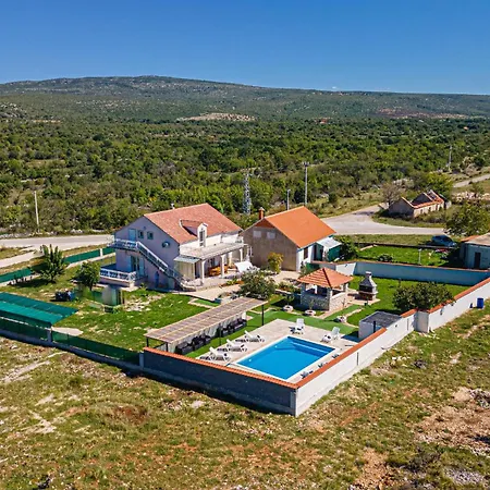 In With Outdoor Swimming Pool Ferienhaus *