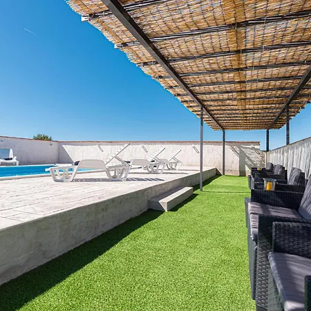 In With Outdoor Swimming Pool * Sedramic