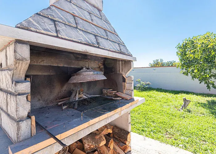 In With Outdoor Swimming Pool * Sedramic