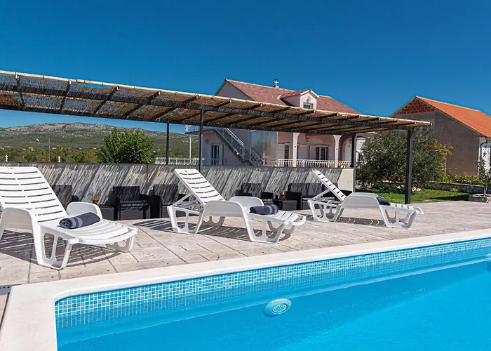 In With Outdoor Swimming Pool Sedramic